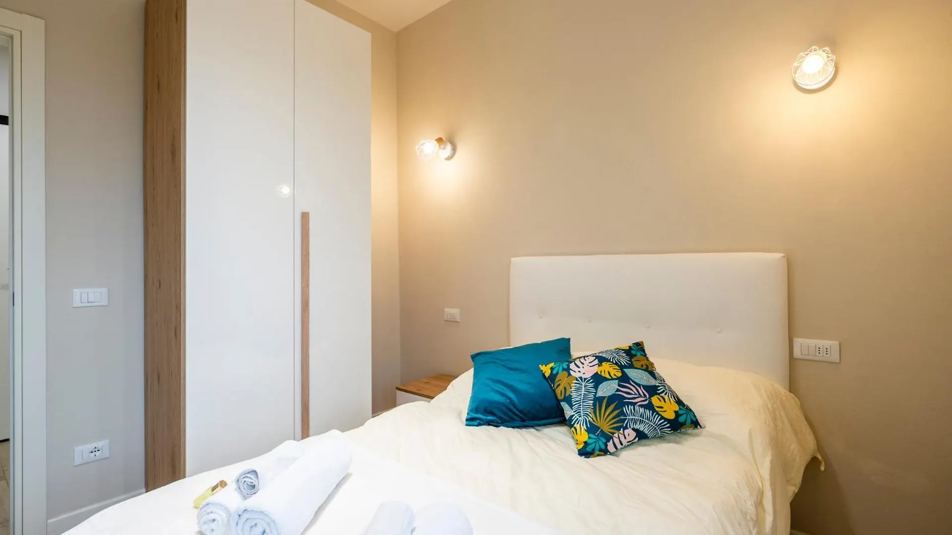 Apartament Careggi Tram Stop Outside, 10 Min To Center Florencja