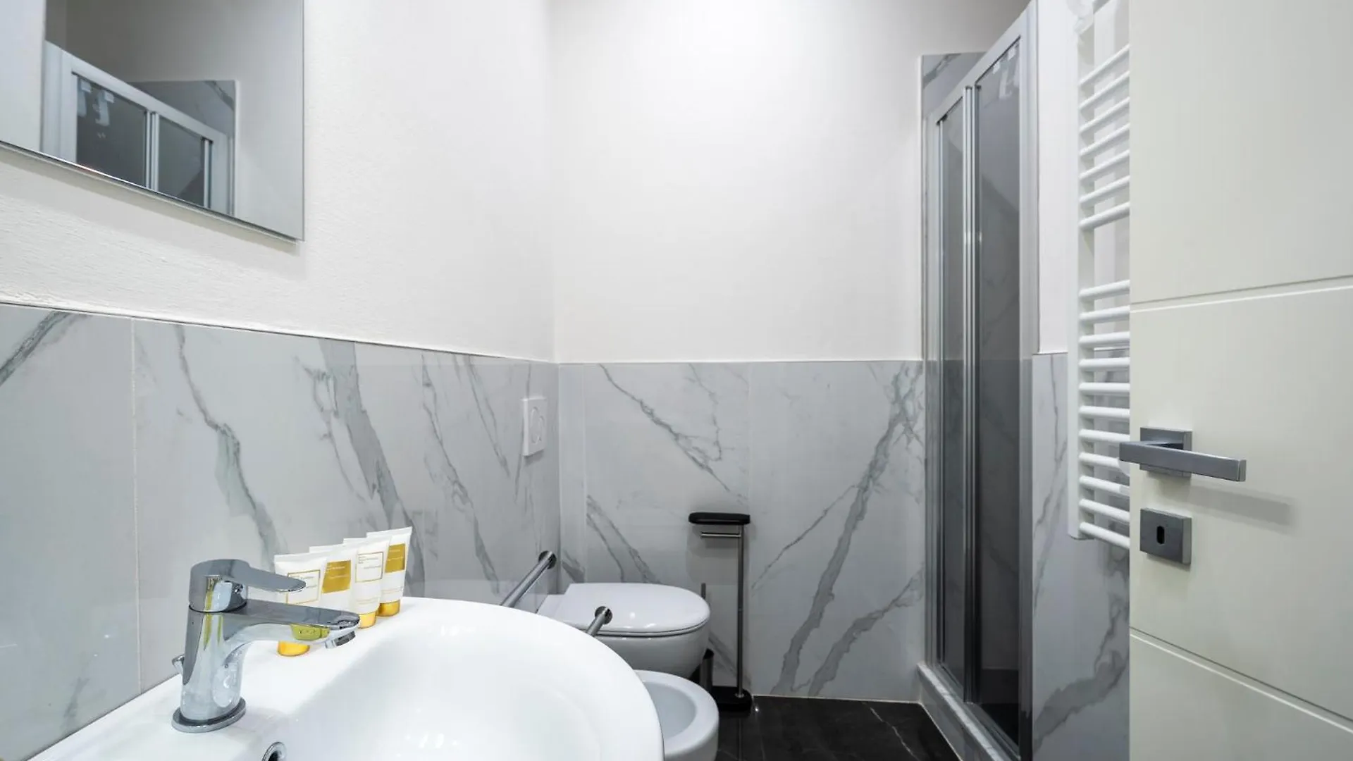 Apartament Careggi Tram Stop Outside, 10 Min To Center Florencja